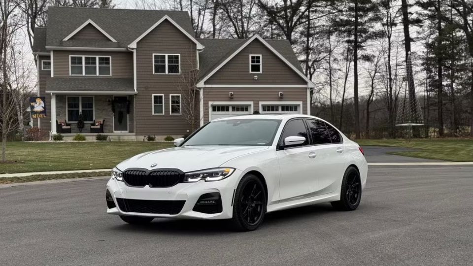 BMW 3 Series car rental in Waterbury on Turo