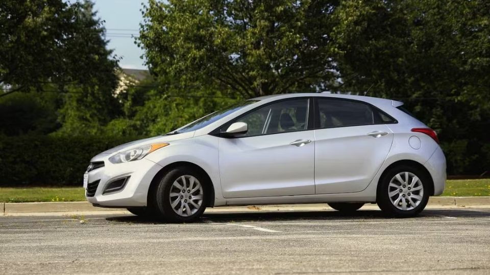 Hyundai Elantra GT 2013 car rental Waterloo, ON