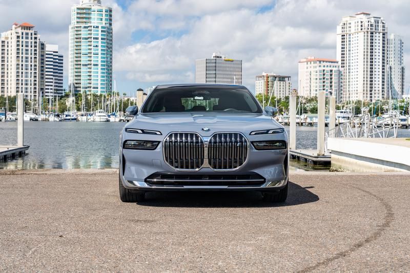 BMW i7 rental image