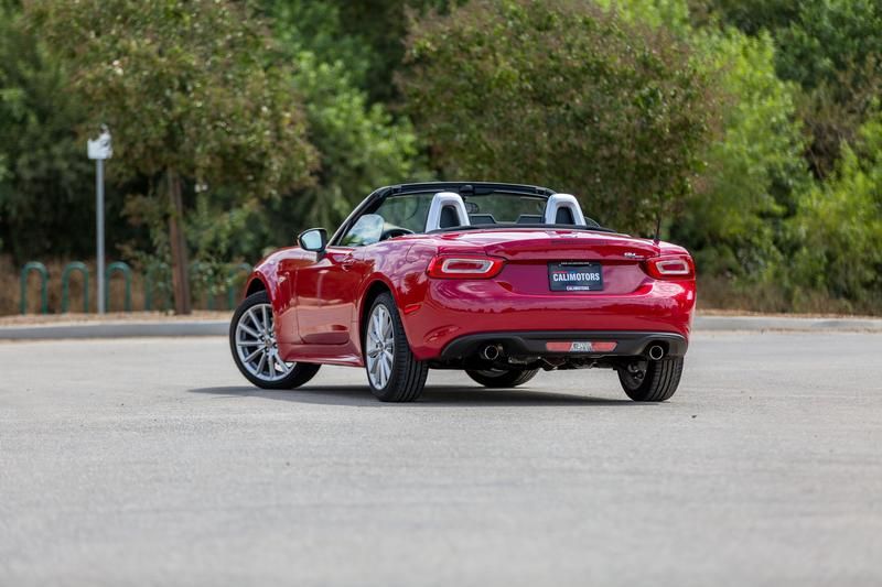 Fiat 124 Spider rental image
