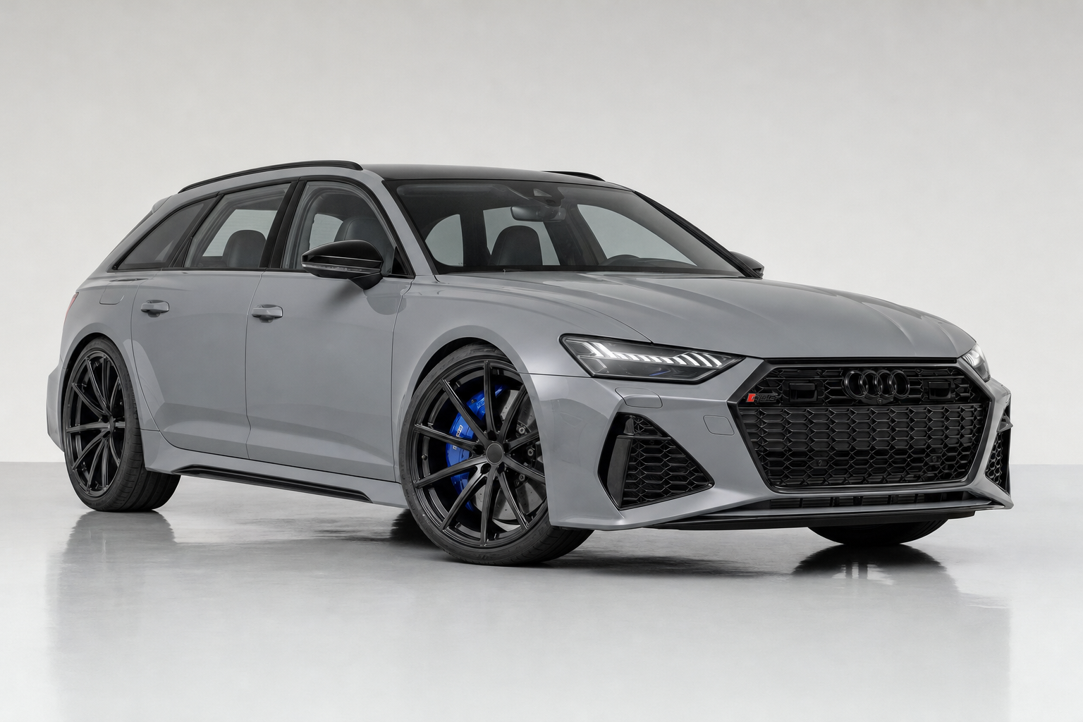 Audi RS 6 Avant rental image